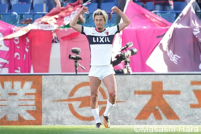 美しいコレオ5万人の埼スタが沸いた！浦和“完璧な20分”からの王者への3失点！｢ミスは付きもの｣スコルジャ監督が示した新スタイル【浦和レッズvs鹿島アントラーズ】激闘PHOTOギャラリーの画像005