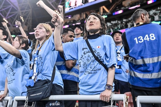 【サポーターアルバム】ACLE決勝で敗退した川崎サポーターの涙の姿……試合後、現地で感情を爆発させたサポーター写真51枚「アル・アハリー川崎フロンターレ」の画像038