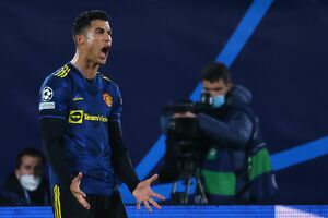 クリスティアーノ・ロナウドが凄い!｢超美技｣炸裂でチャンピオズリーグ｢5連続ゴール｣!マンチェスター・ユナイテッドを決勝Tに導く｢圧巻のループ弾｣とは?【動画】の画像