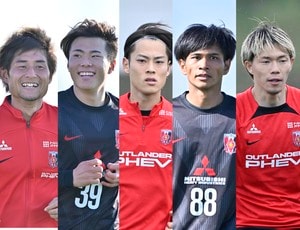 【25年、開幕直前。「浦和レッズの先発候補選手の序列」を考察する(2)】ボランチとSBには本職以外の選手起用で攻守に可能性の幅を。マチェイレッズはタイトル奪還へどう戦うのかの画像