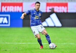「狙ってたらデ・ブライネ越え」サッカー日本代表DF中山雄太が「35mロングシュート」を叩き込む! “仰天”決勝弾に地元紙は「狙ったかどうかは定かではないが…」と寸評の画像