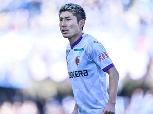 「線が見える、最早芸術」京都FW豊川が決めた「ロングボールを2度も胸トラップ→ワンバウンド→無回転シュート」の超テクゴールが絶賛！「現時点での年間候補でしょ！」の声の画像