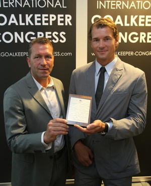 大住良之の「この世界のコーナーエリアから」第98回「PK戦は運次第」(3)「4戦全勝」ドイツの強さの確固たる理由「1億3500万円で落札」紙片の悪魔的な効力の画像