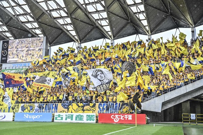 【仙台サポーターアルバム(2)】雨の試合に2000人！ 現地撮影した「ベガルタ仙台のサポーター写真99枚」！「ジェフユナイテッド千葉ーベガルタ仙台」の画像036