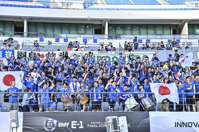 【サポーターアルバム】サッカー日本代表の中国戦完封勝利を支えたサポーター写真63枚！ 韓国・龍仁に駆け付けた現地観客席ショット「日本代表ー中国代表」の画像055