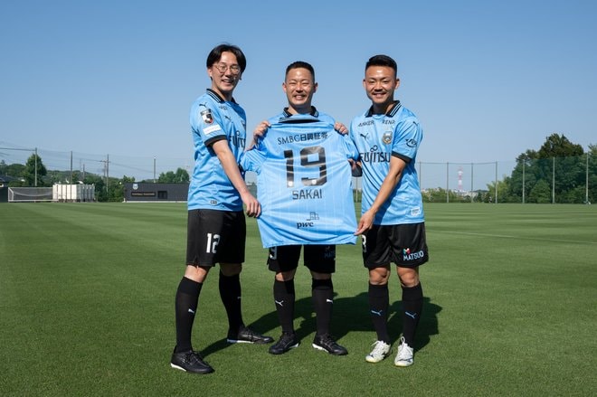 【E―1前最終戦で爆発した「川崎らしさ」が秘めるJクラブの可能性(1)】鹿島戦で『ザ・マミィ』との衝撃イベントを実施したアイデンティティとは。「当たって砕けろ精神」でのオファーの一部始終の画像