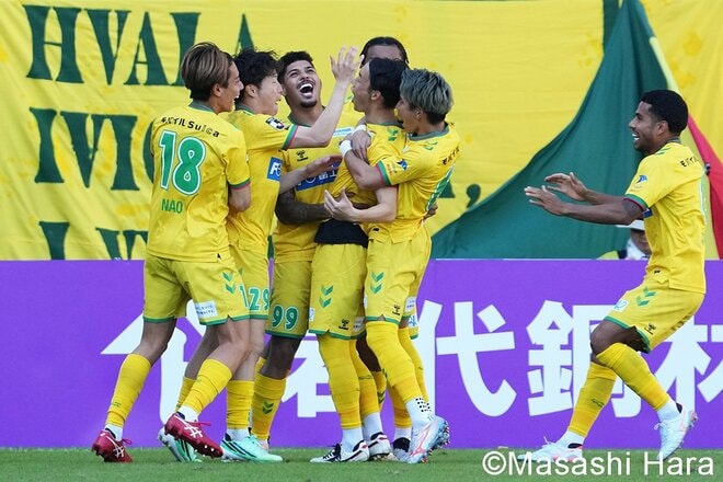 昇格組同士の激戦！ 開始早々に安井拓也が先制弾で歓喜＆保田堅心が土壇場の得点でゴールパフォーマンス！ GK後藤雅明が神セーブ連発で貢献！【ジェフユナイテッド千葉vs V・ファーレン長崎】激闘PHOTOギャラリーの画像002