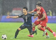 「ギラッギラでわろた」J1湘南と提携の英プレミアクラブの「黄金ユニフォーム」に賛否！「ウケ狙ってる？」「ドナルド・トランプのパジャマみたい」などの声の画像