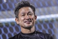 ｢ゴージャスなお母さんにそっくり｣キングカズ次男が公開した“ラブタイム”ファミリー集合ショットに｢映画のワンシーンみたい｣