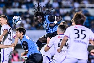 「デビューでこれ??期待できるやん!!」川崎加入の元フランス代表FWが開始1分で決定機作るなど、衝撃デビュー！「フィジカルすごいな」「いきなり決定機だった」の声の画像