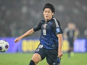 ｢なんで背番号ないんだ…??｣イングランドでの日本代表コンビによる決勝点は見どころ満載！｢ついに森下から大橋のゴールが!!｣｢ナイスゴール!!｣の画像