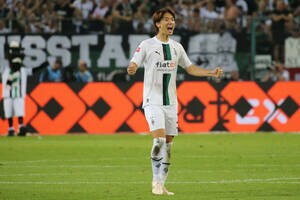 ｢マジですげーな｣!! ボルシアMGのサッカー日本代表・板倉滉が2戦連続の｢マン・オブ・ザ・マッチ受賞｣! ｢文春砲みたい｣など反響の監督との抱擁｢MOM発表画像｣【画像】の画像