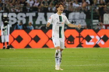 マジですげーな ボルシアmgのサッカー日本代表 板倉滉が2戦連続の マン オブ ザ マッチ受賞 文春砲みたい など反響の監督との抱擁 Mom発表画像 画像 サッカー批評web マジですげーな ボルシアmgのサッカー日本代表 板倉滉が2戦連続の マン オブ ザ マッチ受賞 文春砲みたい など反響の監督との抱擁 Mom発表画像 画像 サッカー批評web