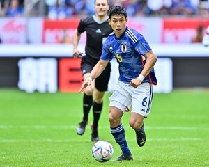 サッカー日本代表・遠藤航とJOY＆ハリー杉山で「お疲れ様会」開く！ 「三笘薫のドリブル」の止め方を伝授するなど、ワールドカップの話題で盛り上がるの画像