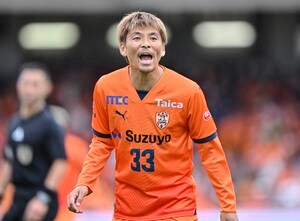 「めっちゃシンプル！」J1昇格の清水エスパルスが来季着用の「新ユニフォームデザイン」発表！ 闘志をイメージした新デザインに「シンプルであるところに強い主張を感じる」の声の画像