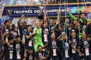 アルゼンチン代表リオネル・メッシ、ブラジル代表・ネイマール、スペイン代表セルヒオ・ラモスのゴールでパリ・サンジェルマンが｢今季初タイトル｣を獲得!! ｢神の軌道のFK｣にラモスの超絶ヒールなど圧巻の｢4得点｣【動画】の画像