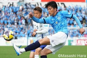 ｢サポーターとの距離が近い｣古巣の本拠地でガンバ山下諒也が｢恩返し｣の同点ループ弾、両軍スタメンに元所属選手4人が名を連ねた｢負けられない｣一戦【横浜FCvsガンバ大阪】PHOTOギャラリーの画像