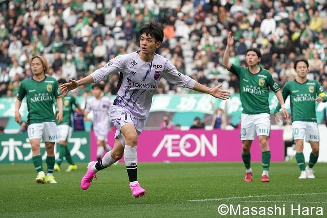 ｢Tokyo is Green｣意地のぶつかり合いとなった“東京ダービー”はスコアレスからのPK決着！東京Vサポーターが掲げた横断幕と歌い上げた｢緑が大好き｣チャント【東京ヴェルディvs FC東京】激闘PHOTOギャラリーの画像006