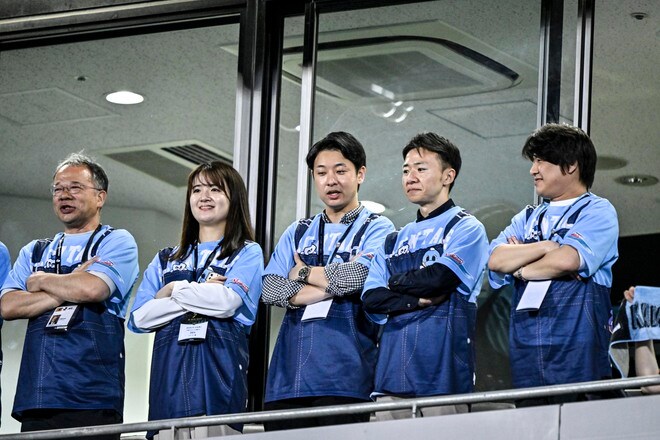 【サポーターアルバム】平日ナイターの試合前から駆け付けた川崎フロンターレのサポーター写真84枚！ 夕日に照らされながらの等々力ショット「川崎フロンターレー横浜FC」の画像054
