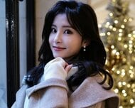 サッカー日本代表・堂安律の美人妻、サラリと最高級｢バーキン｣！　プチプラ｢ZARA｣も着こなす“デキるOL風”帰省ショットに大反響の画像