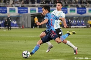 大住良之の｢この世界のコーナーエリアから｣第193回｢日本サッカーとテレビの真実｣(1) 東京五輪｢アルゼンチン撃破｣37分間の奇跡！｢マイナー競技｣が日本国民を熱狂させた日の画像