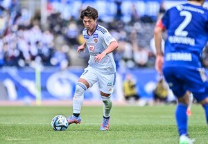 日本代表・名波浩コーチらがJ2の試合を視察！ 8055人のサポーターとともにベガルタ仙台と町田の試合に熱視線の画像