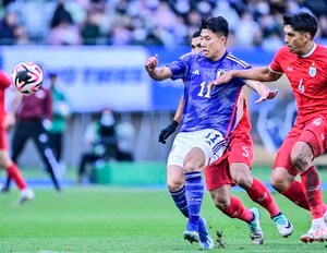 【FW細谷真大が森保ジャパンで生き残るために見せたもの(2)】堂安律が「練習でも感じていた」という細谷のボックス内での可能性とは……「もっと1対1をさせてあげられれば」の画像