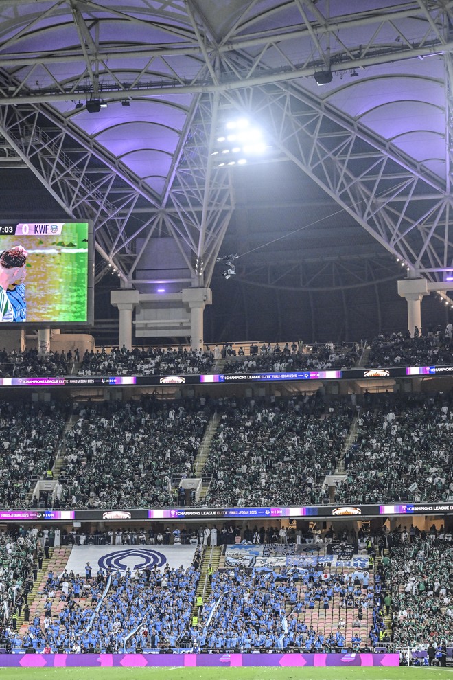 【サポーターアルバム】ACLE決勝に駆け付けた川崎サポーターは衝撃の700人！ 現地で声援を送ったサポーター写真81枚「アル・アハリー川崎フロンターレ(3)」の画像074