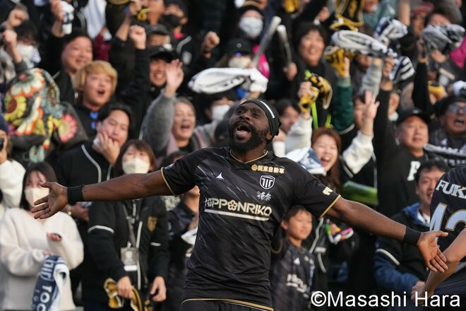 ３季連続昇格の栃木シティ！アタッキングフットボールがもたらした｢休日のエンターテインメント｣！CKから生まれた至極の先制点と歓喜のJ2昇格の瞬間！ピーター・ウタカと田中パウロ淳一が笑顔で抱擁【栃木シティvs AC長野パルセイロ】激闘PHOTOギャラリーの画像005