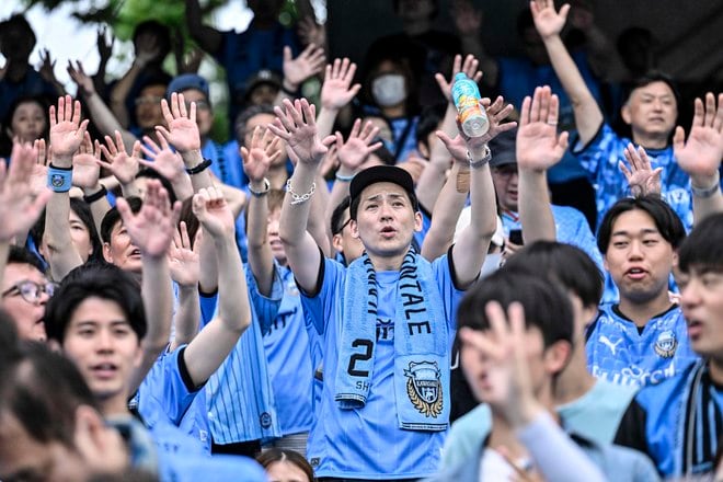 【サポーターアルバム】完封勝利後に笑顔＆万歳見せた「川崎フロンターレの試合後のサポーター写真83枚」！ ホーム連勝を熱狂的サポート「川崎フロンターレーセレッソ大阪」の画像035