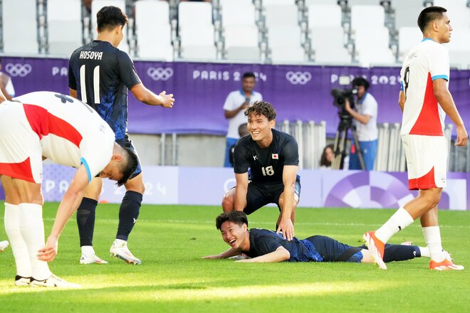 パリオリンピック男子サッカー日本代表「激闘の記録」PHOTOギャラリー30枚　グループリーグ初戦パラグアイ戦「プレミア移籍」斉藤光毅が3点に絡む活躍！三戸舜介、藤尾翔太らの得点で快勝　の画像014