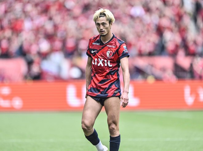 「膝スラうまっw」「10メートルくらいいってる?」J1鹿島FW鈴木優磨の“上手すぎる”ゴールセレブレーションが話題!「点取って吠えてる優磨が一番かっけー!」の声の画像
