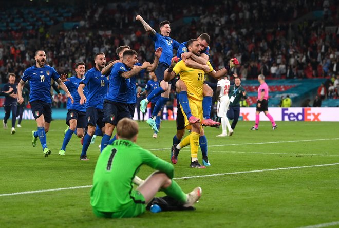 【EURO2020決勝】イタリア対イングランドの激闘(2)イングランド「勝負の合図」も…力尽きたPK戦の画像