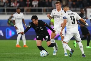 レアル・マドリードがサッカー日本代表・鎌田大地がフル出場のフランクフルトを下してUEFAスーパーカップを制す！ 今季初戴冠を導いたダビド・アラバとカリム・ベンゼマの｢圧巻ゴール｣【動画】の画像
