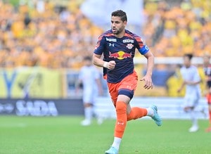 【2025年J2「第17節順延分」RB大宮アルディージャVS愛媛FC「徹底分析」】2位・大宮が最下位・愛媛をブラジル人CBからの縦パスで揺さぶるも…決め手不足の前半戦【戸塚啓のJ2のミカタ】(1)の画像