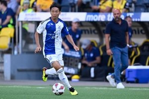 サッカー日本代表MF川辺駿が画家に変身!? 所属クラブのグラスホッパーがつくった”コラ画像”に本人は「顔でかすぎない?」と反応の画像