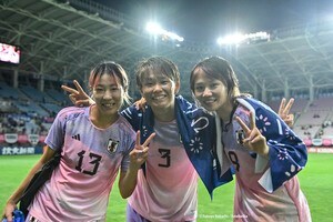 「なにしてんねんWW」「サバンナ遠藤」なでしこ南萌華らがブラジルから「日本の皆さん」へ呼びかける様子が話題に！ 照れる様子に「明るくて可愛いね」「パワー！もらったぜ」の声の画像