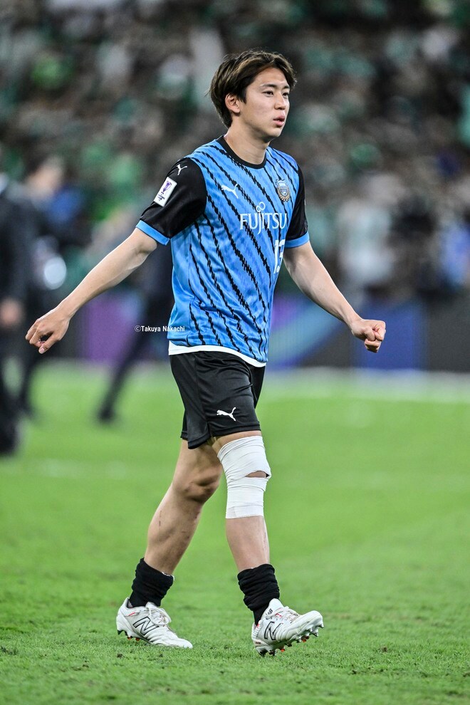 【川崎フロンターレアルバム】ACLE決勝で無念の負傷交代した三浦颯太の写真31枚！ 出場を続けた気迫の左SBのピッチ内外の姿「アル・アハリー川崎フロンターレ」の画像018