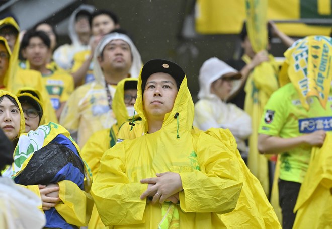 【千葉サポーターアルバム】雨の中で首位堅持のチームを後押しした「ジェフユナイテッド千葉のサポーター写真99枚」！ ゴール裏の熱狂ショット「ジェフユナイテッド千葉ーベガルタ仙台」の画像043