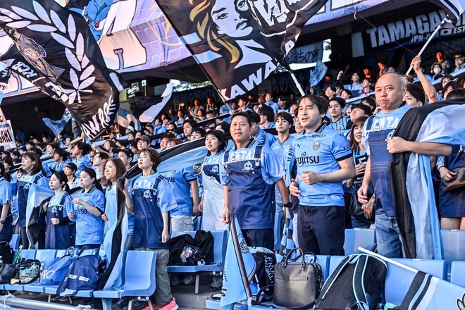 【サポーターアルバム】平日ナイターの試合前から駆け付けた川崎フロンターレのサポーター写真84枚！ 夕日に照らされながらの等々力ショット「川崎フロンターレー横浜FC」の画像009