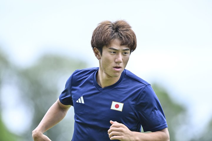 ｢これは惚れてまう｣25歳日本人アタッカーの新天地デビュー2戦目“キレッキレ”ドリブルに現地サポ沸く！｢三笘薫と同じくらいドリブルうまい｣｢切れ味鋭すぎる｣