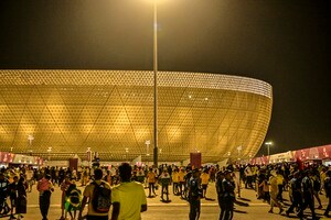 「喜び方こえーよ」カタールワールドカップを戦うイラン代表FW、ダメ押しゴールに興奮して「自国監督の首」を絞める! ウェールズ戦での「衝撃シーン」が話題にの画像