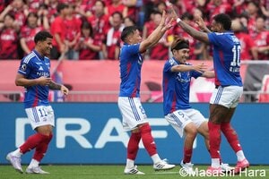 首位と最下位の｢オリジナル10｣が激突、神戸戦を経て｢戦術的｣に工夫、メンチを切る｢攻撃のキーマン封じ｣で勝利、浮上のキッカケに【横浜F･マリノスvs鹿島アントラーズ】PHOTOギャラリー10連写の画像