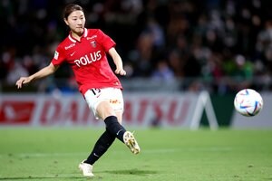 「オチまで完璧ｗ」WEリーグ・三菱重工浦和レッズレディースMF塩越柚歩の「技巧的リフティング」が話題！ 「これは無限リピしちゃうやつ笑」の声も出た2万4千回再生動画の画像