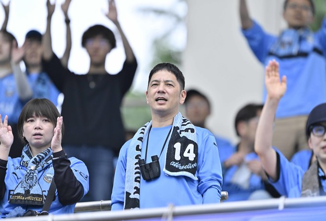 【サポーターアルバム(3)】G大阪戦での観客席＆入場時の川崎フロンターレのサポーター写真77枚！選手と手をつないだ子どもたちなど現地写真「川崎フロンターレーガンバ大阪(3)」の画像044