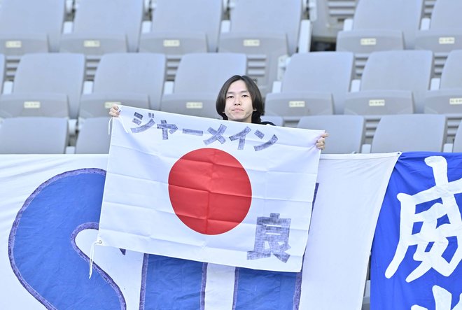 【サポーターアルバム】サッカー日本代表の韓国戦勝利を支えたサポーター写真95枚！ 韓国・龍仁に駆け付けた熱い声援ショット「日本代表ー韓国代表」の画像094