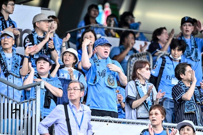 【サポーターアルバム(3)】G大阪戦での観客席＆入場時の川崎フロンターレのサポーター写真77枚！選手と手をつないだ子どもたちなど現地写真「川崎フロンターレーガンバ大阪(3)」の画像024