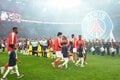 運命の大一番！サッカー日本代表・伊東純也、中村敬斗、関根大輝が語った｢世界一のクラブ｣と｢降格プレーオフ｣(2)敬斗＆純也メダル記念ショットと先制点｢カードをもらってもいい｣プレー【激闘後21連写】の画像001