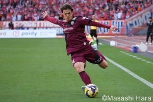 ｢昔を思い出してウルッとなる｣｢偉いな高徳。あんな扱い受けたのに｣J1神戸DFの｢漢気｣古巣ユニ姿に日独から称賛｢レジェンド、忘れられないよ｣｢しぶすぎっ！｣の声の画像