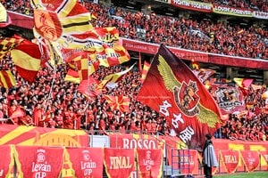 「か、か、可愛い」「争奪戦争になりそう」J1名古屋のご当地ベア“グランパスくんコラボベア”の可愛らしさにファン悶絶！「なに、このかわいいコ」「可愛すぎる♡」と話題の画像